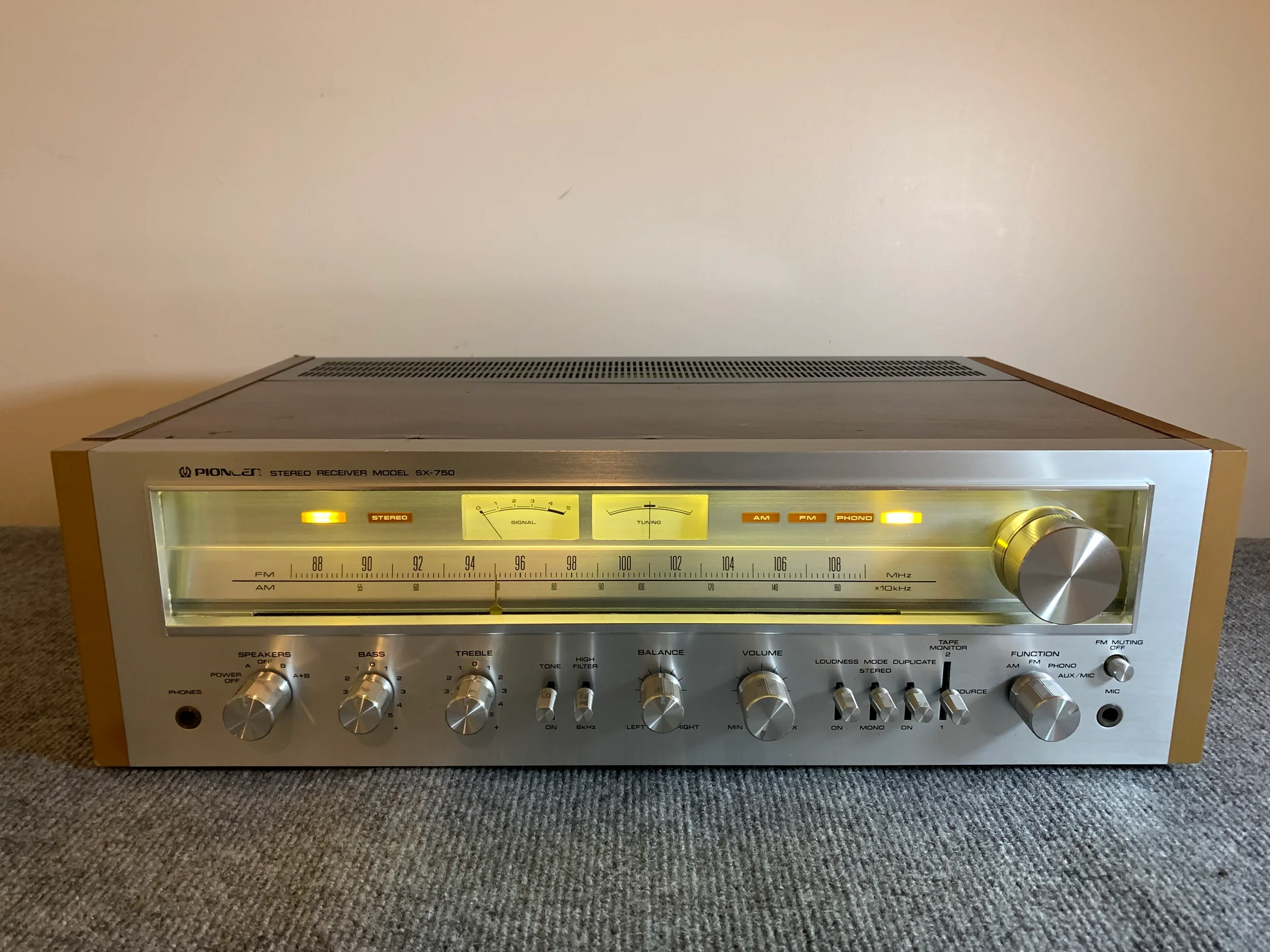 Pioneer SX-750 – Huyền thoại Receiver cổ điển được săn đón nhất hiện nay